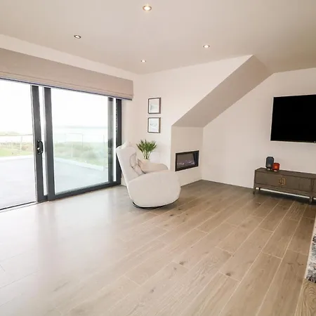 The Beachhouse Дом отдыха