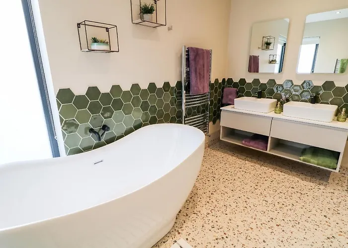 The Beachhouse * Cashel Hill